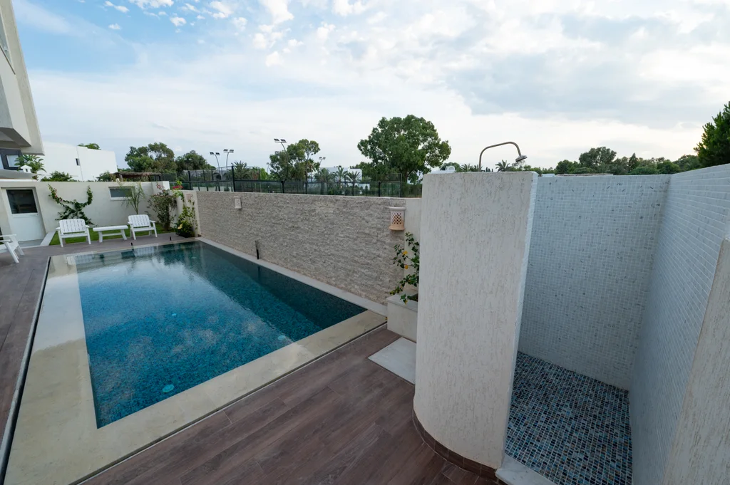 Bord de piscine